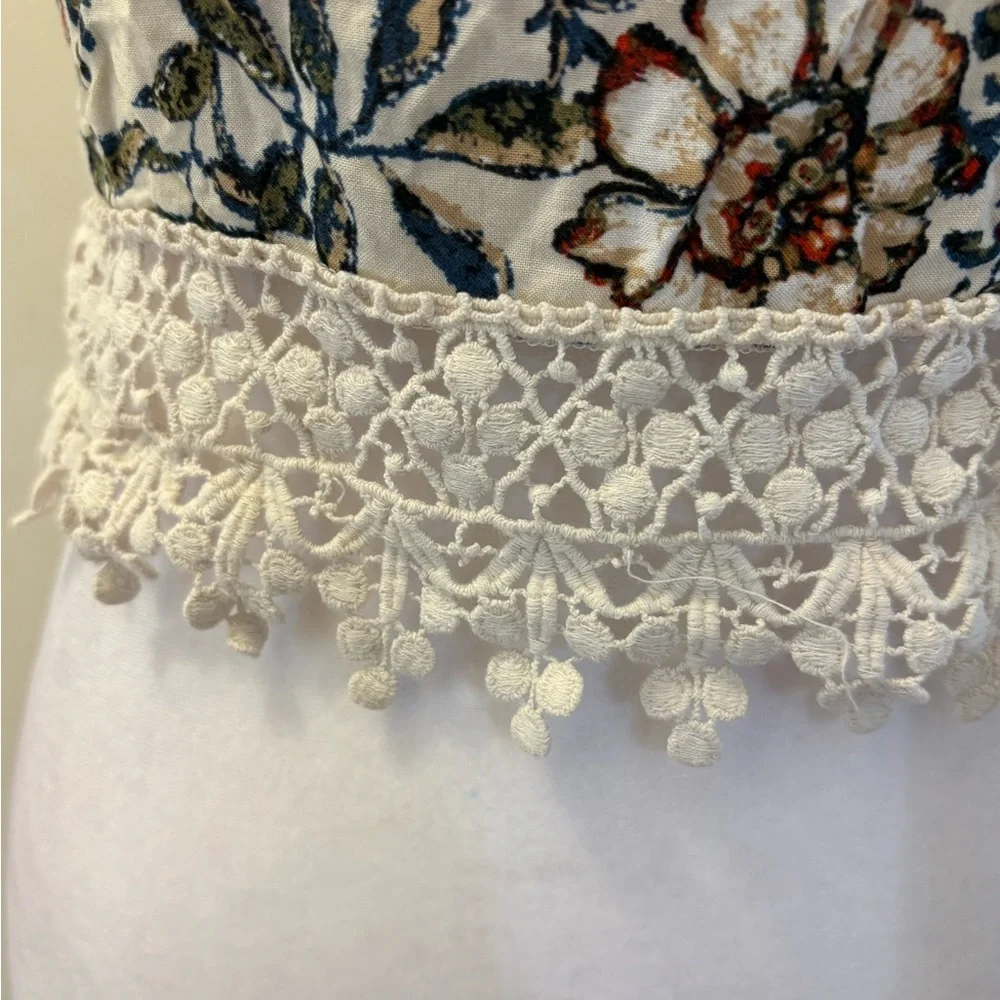 Medium Abercrombie & Fitch Floral Crochet Open Back Tie Crop Top - Picture 4 of 15